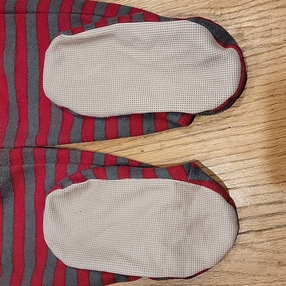 Lands' End 2 piece Fleece Footed Pajamas - Picture 6 of 6